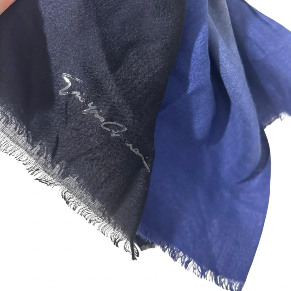 Giorgio Armani Runway Blue Ombré 100% Cashmere Scarf, 52 x 52 - Picture 2 of 5